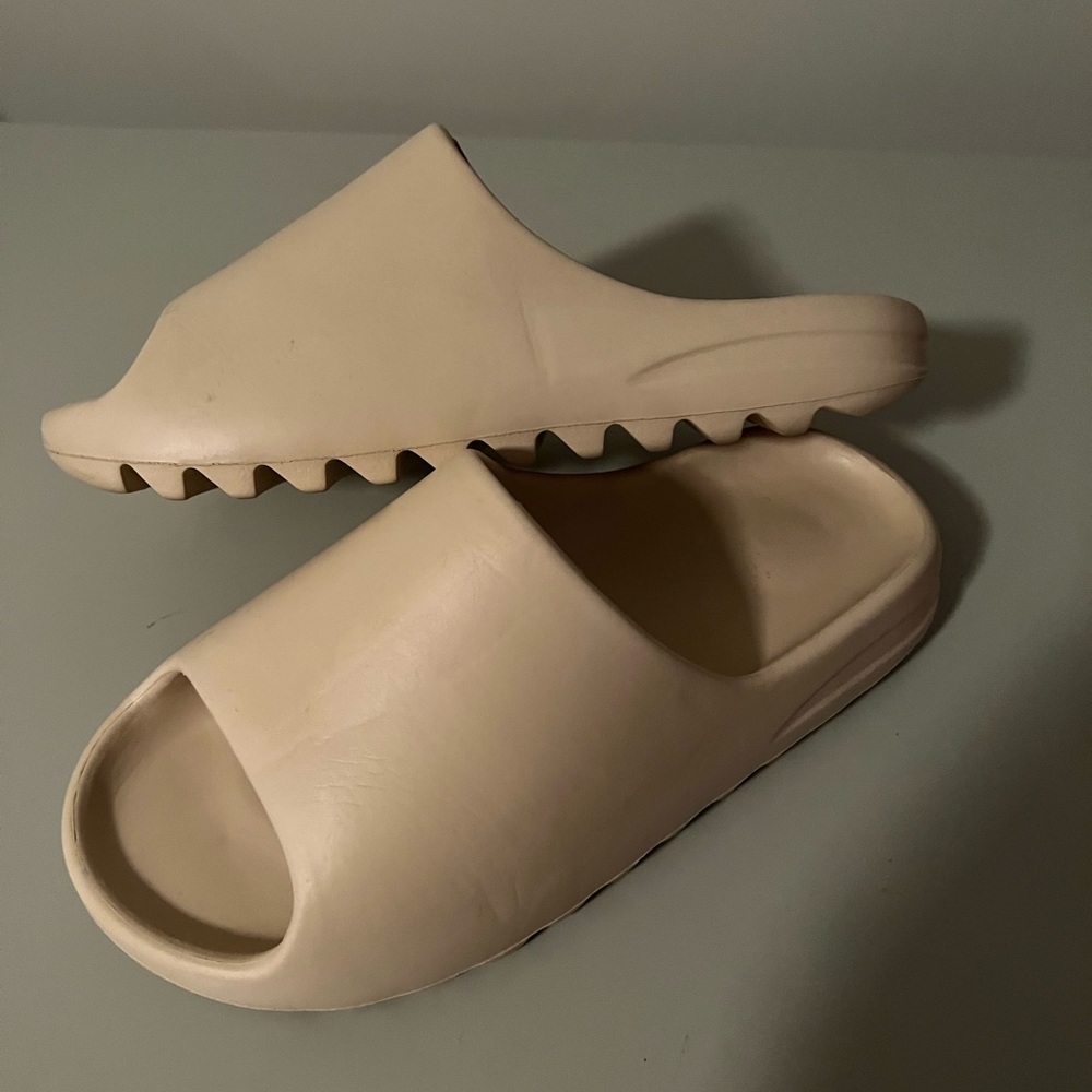 XZDNYDHGX  Slides women’s size 38 (7 1/2)